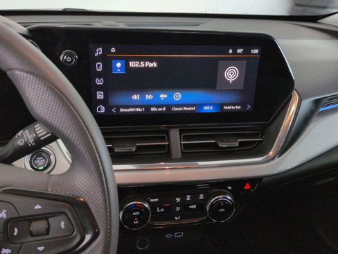 Certified 2024 Chevrolet Trax LT FWD image 13