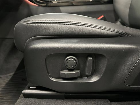 Used 2026 Land Rover Range Rover Velar Dynamic SE image 16