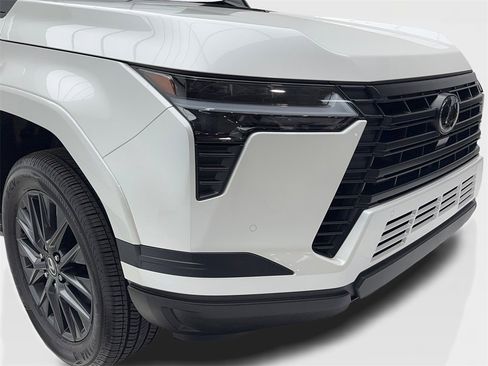 Used 2025 Lexus GX 550 w/ Accessory Package (2T) image 3