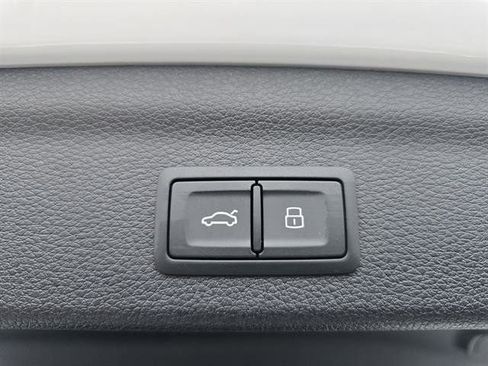 New 2025 Audi Q3 2.0T Premium image 13