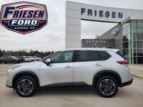 Used 2024 Nissan Rogue SV AWD/4WD image 5