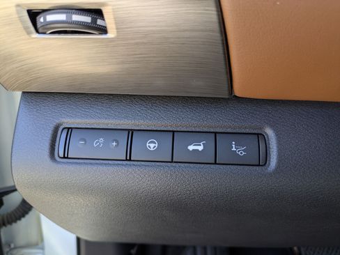Used 2024 Nissan Pathfinder Platinum FWD image 24