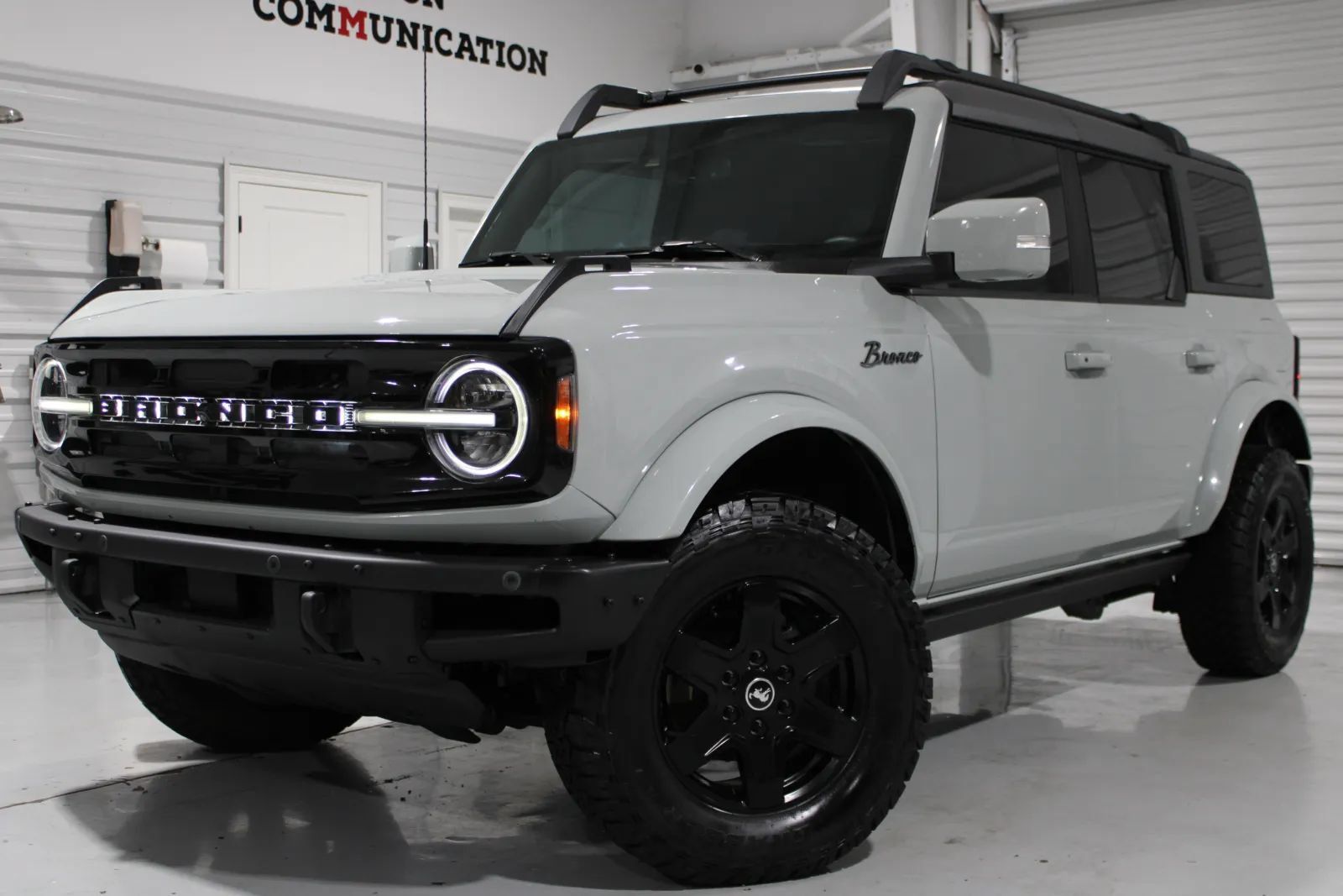 Used 2022 Ford Bronco Outer Banks AWD/4WD image 1