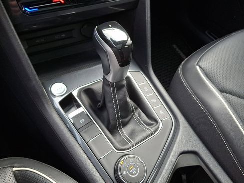 Used 2022 Volkswagen Tiguan SEL R-Line image 18