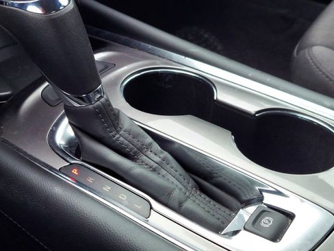 Used 2017 Chevrolet Malibu Hybrid image 15