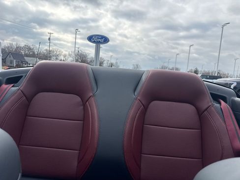 Used 2025 Ford Mustang Premium image 35