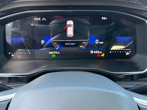 Used 2024 Volkswagen Jetta SE FWD image 9