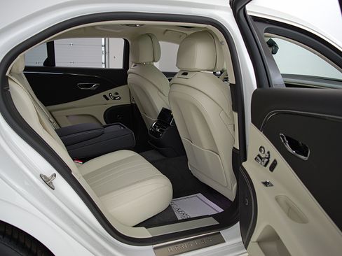 Certified 2023 Bentley Flying Spur Plug-In Hybrid AWD/4WD image 34