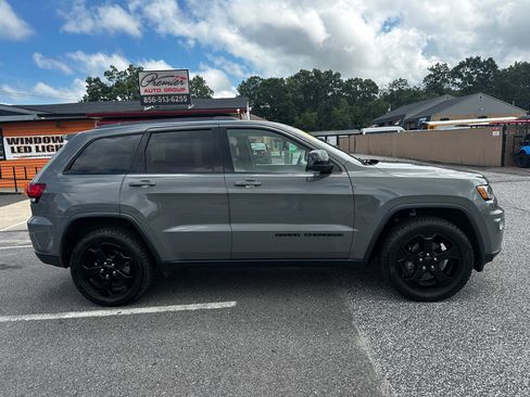 Used 2019 Jeep Grand Cherokee Laredo AWD/4WD image 4