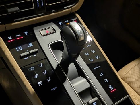 Certified 2025 Porsche Macan image 43