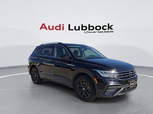 Used 2024 Volkswagen Tiguan SE w/ Panoramic Sunroof Package AWD/4WD image 2