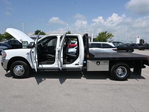 Used 2024 RAM 3500 Tradesman w/ Chrome Appearance Group AWD/4WD image 32