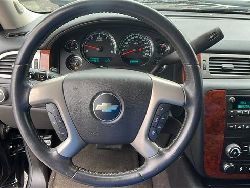 Used 2014 Chevrolet Suburban LS image 24