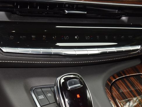Used 2023 Cadillac Escalade Premium Luxury AWD/4WD image 22