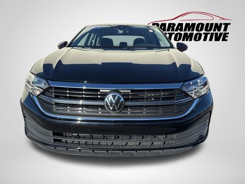 Certified 2024 Volkswagen Jetta SE image 2