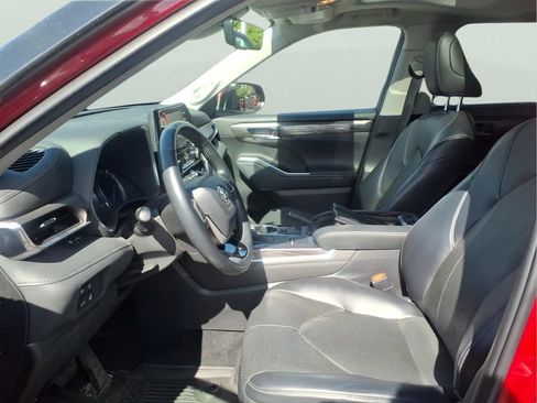 Used 2022 Toyota Highlander Limited AWD/4WD image 19