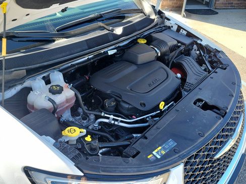 Used 2025 Chrysler Pacifica Select FWD image 38