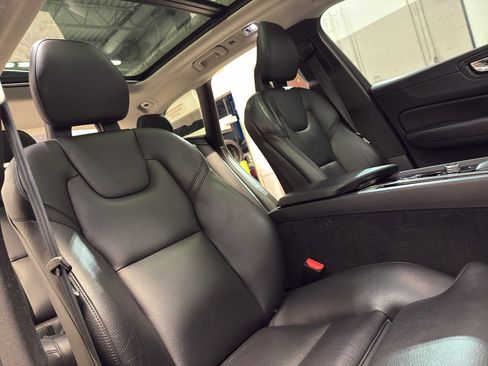 Used 2018 Volvo XC60 T5 Inscription w/ Convenience Package image 22