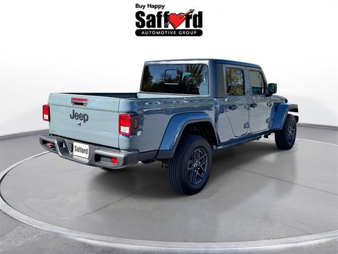Used 2025 Jeep Gladiator Sport image 8