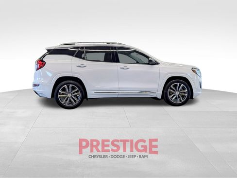 Used 2020 GMC Terrain Denali w/ Denali Premium Package FWD image 7