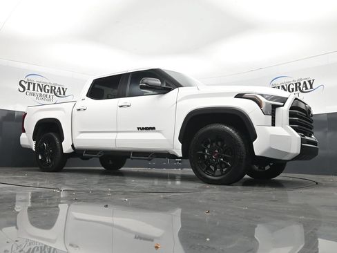 Used 2025 Toyota Tundra SR5 w/ SR5 Premium Package AWD/4WD image 17