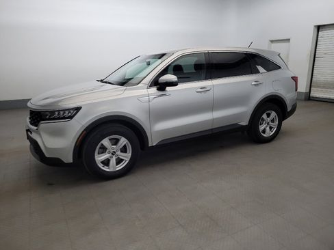 Used 2022 Kia Sorento LX image 2