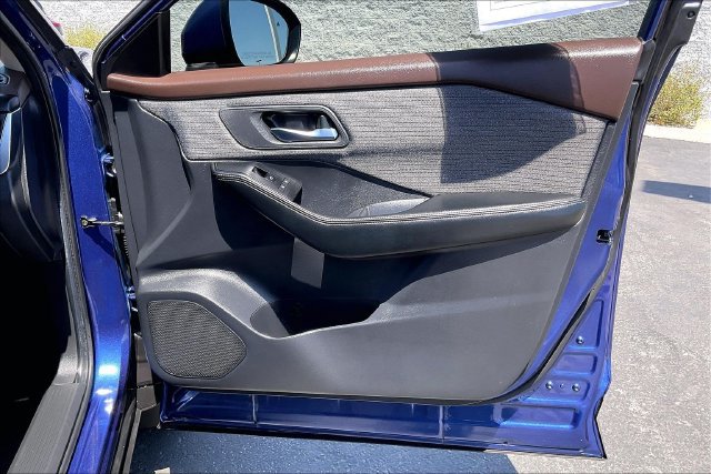 Used 2023 Nissan Rogue SV FWD image 23