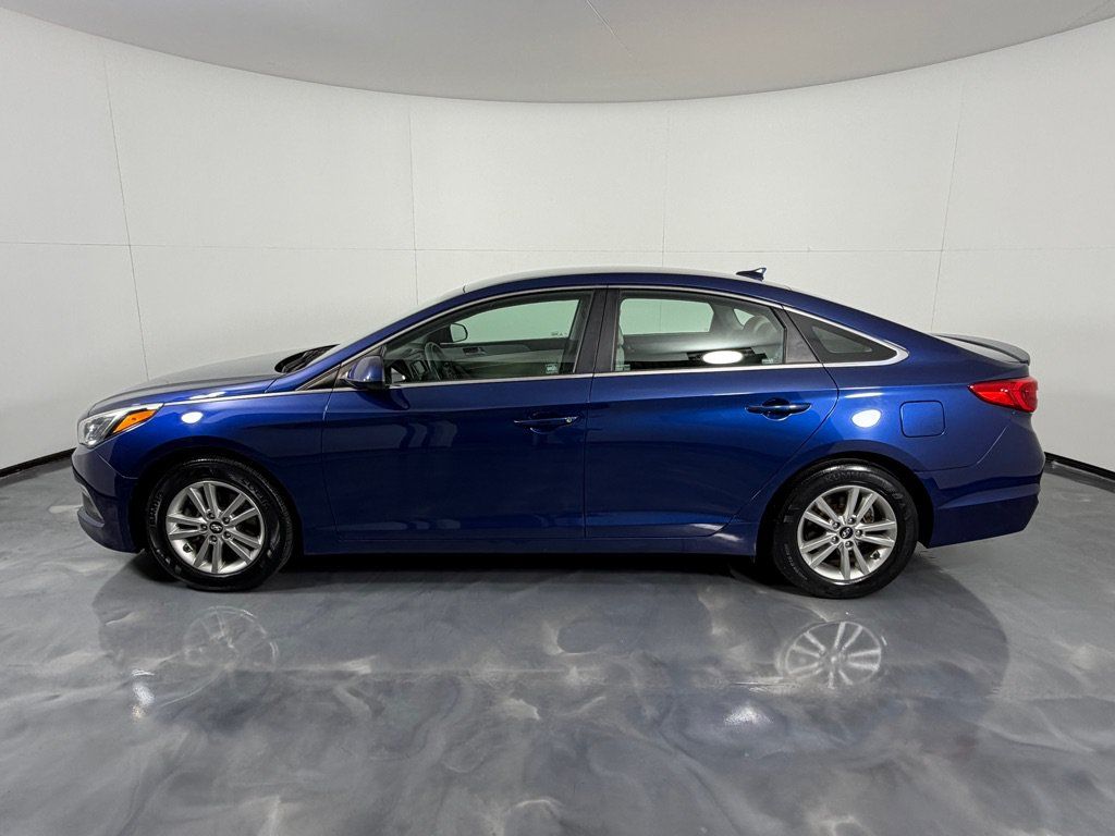 Used 2015 Hyundai Sonata SE w/ Option Group 09 FWD image 8