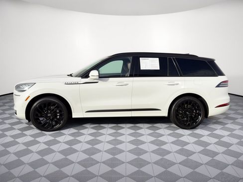 Used 2022 Lincoln Aviator Reserve w/ Equipment Group 201A AWD/4WD image 2