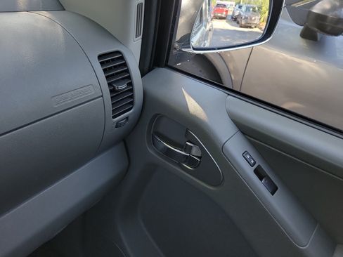 Used 2019 Nissan Frontier SL RWD image 26