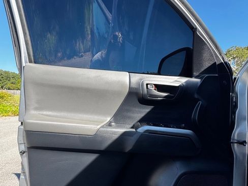 Used 2019 Toyota Tacoma SR5 image 9