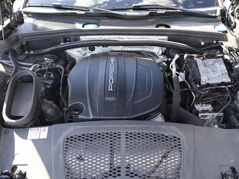 Used 2021 Porsche Macan AWD/4WD image 33