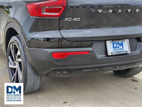 Used 2021 Volvo XC40 T4 R-Design w/ Advanced Package image 15