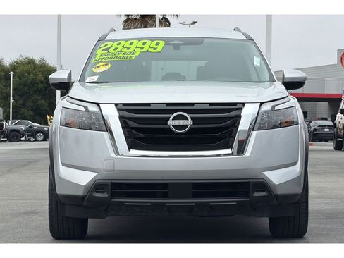 Used 2024 Nissan Pathfinder SV FWD image 9