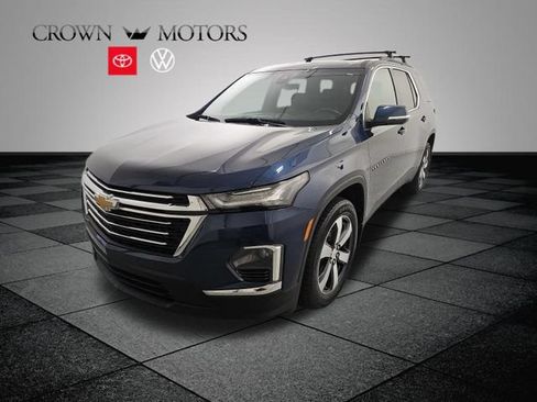 Used 2022 Chevrolet Traverse LT w/ LT Premium Package AWD/4WD image 3