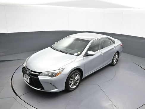 Certified 2017 Toyota Camry SE FWD image 32