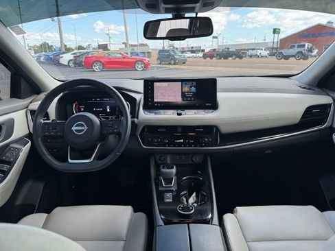 Used 2024 Nissan Rogue SL image 7