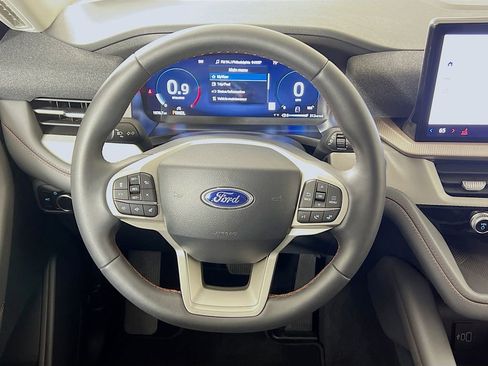 Used 2026 Ford Explorer Active AWD/4WD image 15