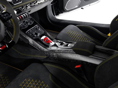 Used 2018 Lamborghini Huracan Performante image 24
