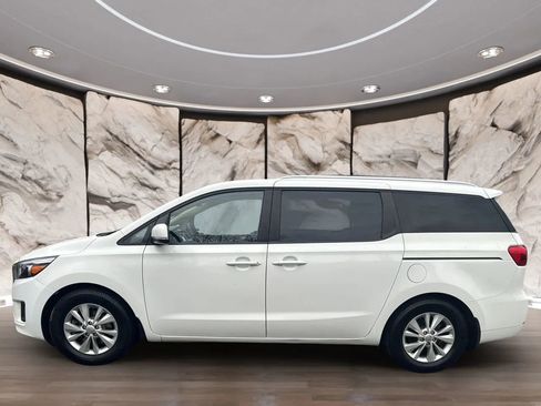 Used 2016 Kia Sedona LX w/ LX Convenience Package image 8