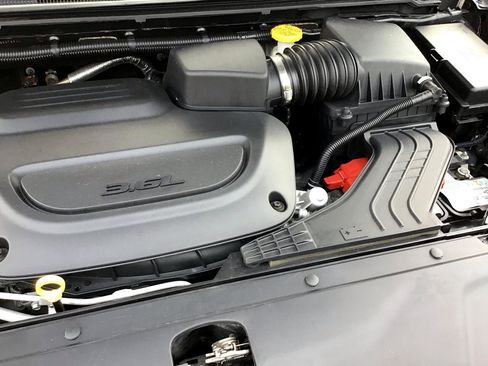 Used 2022 Chrysler Pacifica Touring-L image 57