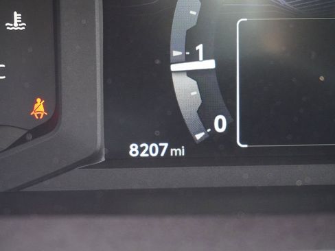 Certified 2025 Toyota Tacoma SR5 AWD/4WD image 17