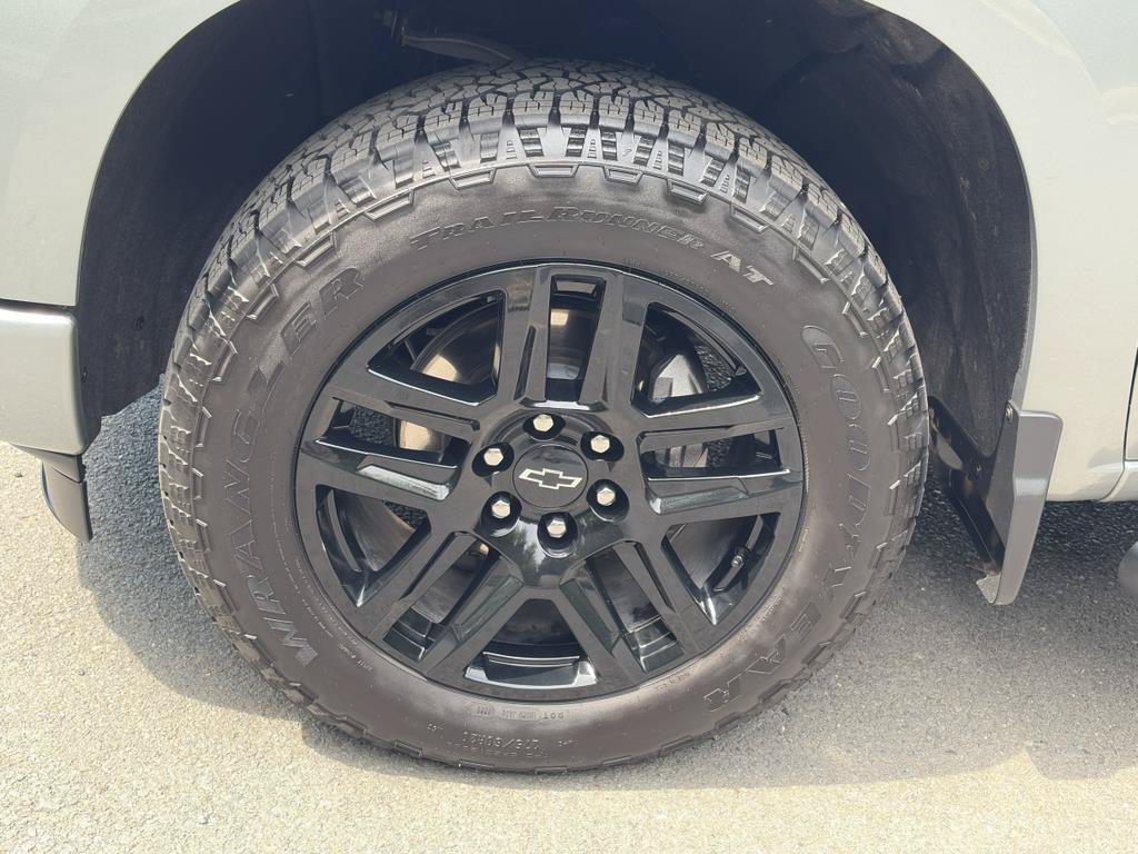 Certified 2025 Chevrolet Silverado 1500 Custom w/ Turbomax Blackout Package AWD/4WD image 24