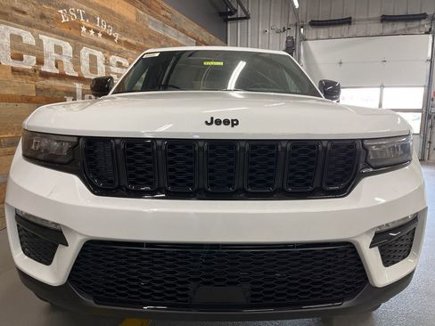 New 2025 Jeep Grand Cherokee Limited w/ Black Appearance Package image 8