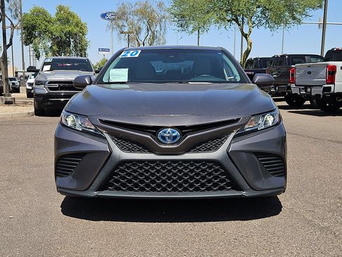 Used 2020 Toyota Camry SE FWD image 2