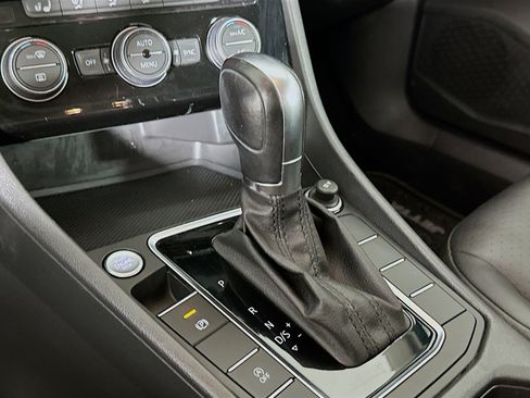 Used 2019 Volkswagen Jetta SE w/ Cold Weather Package FWD image 24