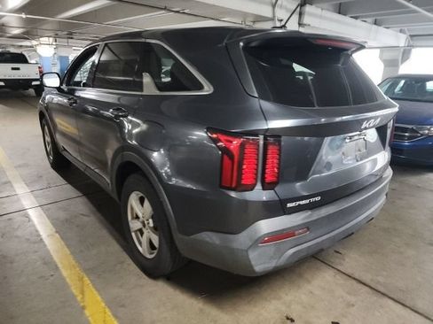 Used 2023 Kia Sorento LX FWD image 3