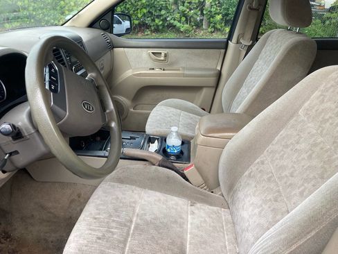 Used 2008 Kia Sorento 2WD image 8