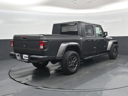 Used 2024 Jeep Gladiator Sport AWD/4WD image 3