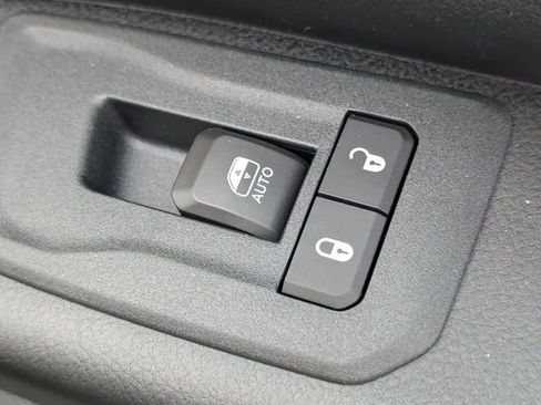 New 2026 RAM 1500 4x4 Crew Cab image 30